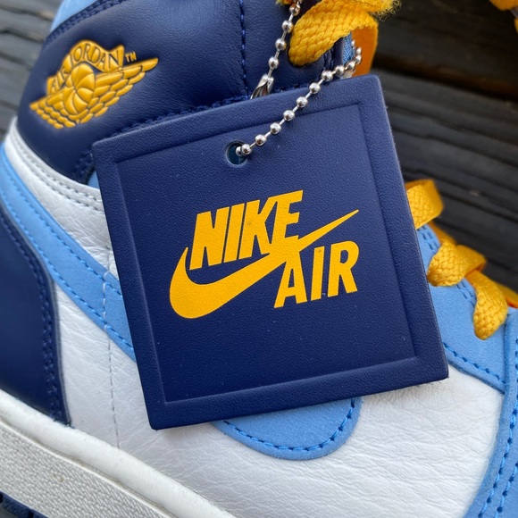 Wmns Air Jordan 1 Retro High OG “First in Flight” - Picture 2 of 8